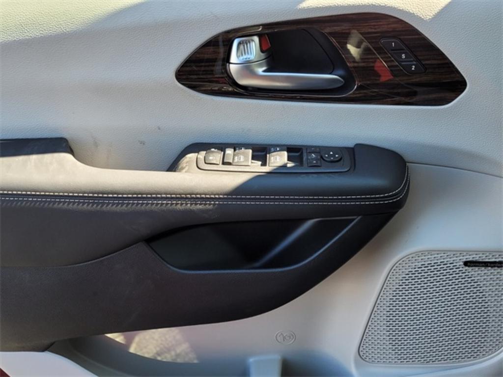2023 Chrysler Pacifica - $52,337