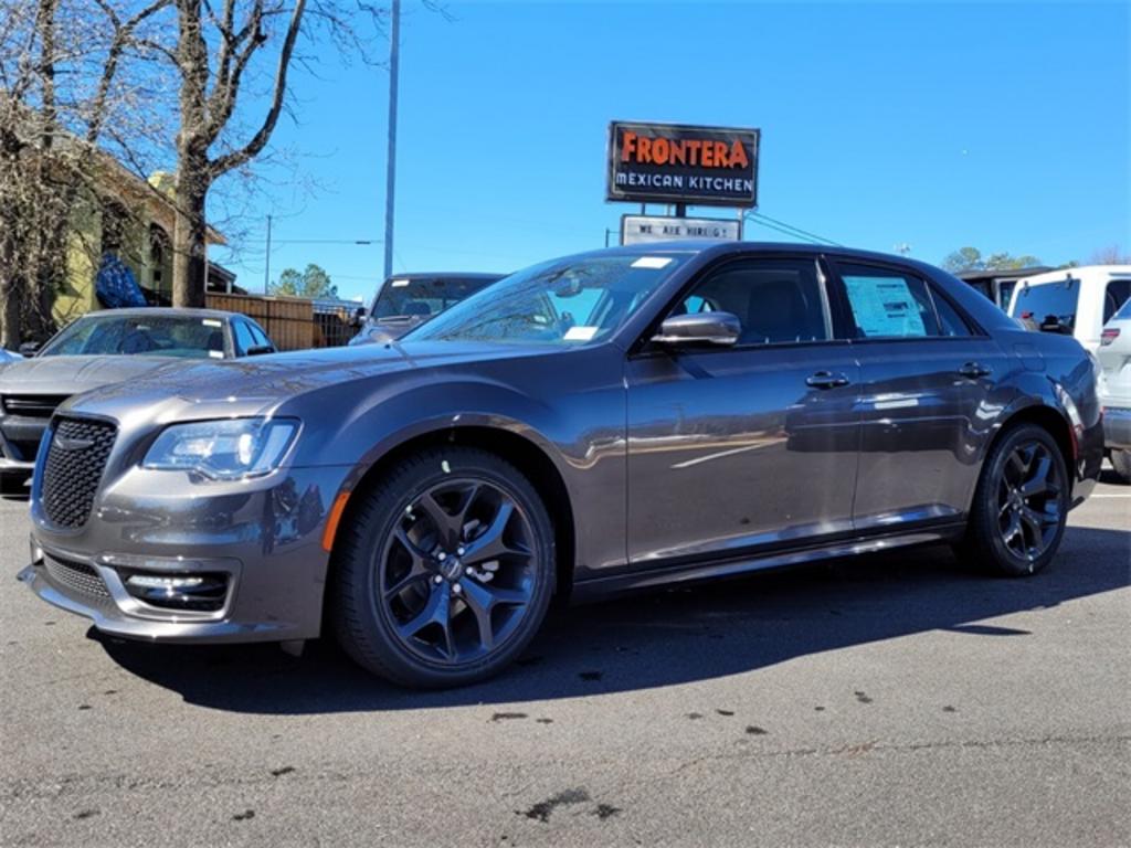 2023 Chrysler 300 Touring photo