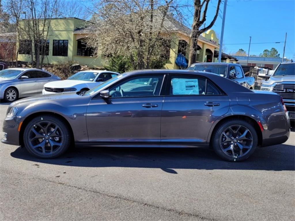 2023 Chrysler 300 Touring photo