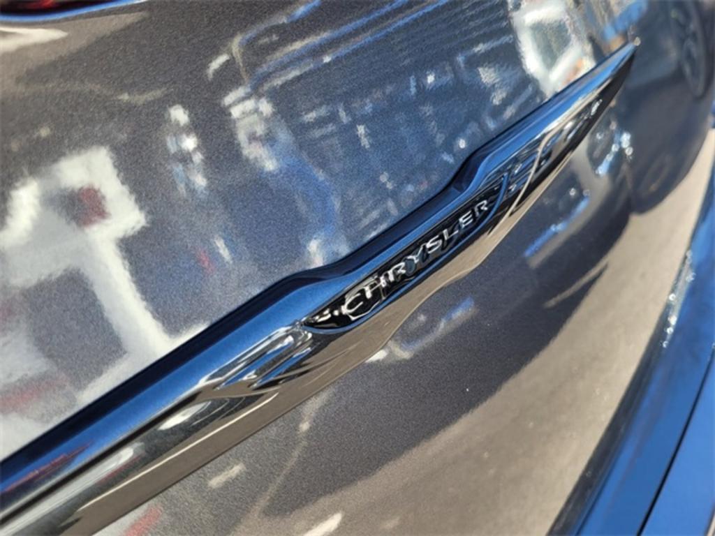 2023 Chrysler 300 Touring photo