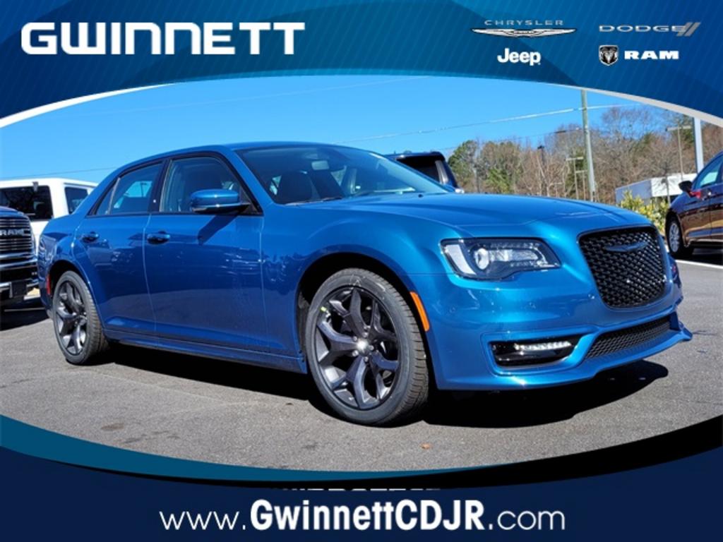 2023 Chrysler 300 Touring photo