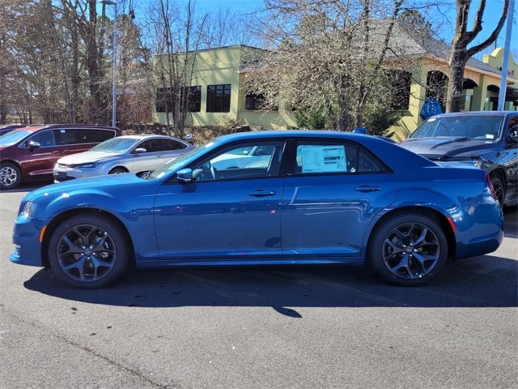 2023 Chrysler 300 - $36,476