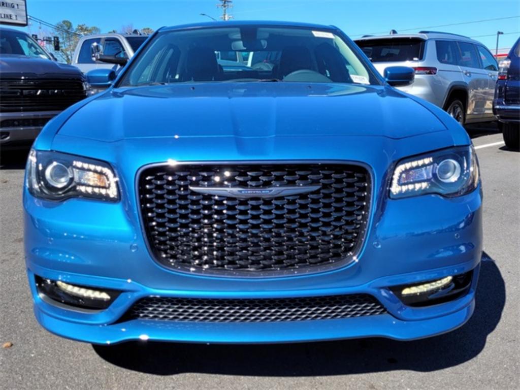 2023 Chrysler 300 - $36,476