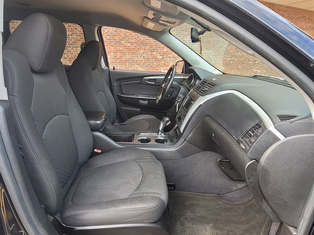 2010 Chevrolet Traverse LT photo
