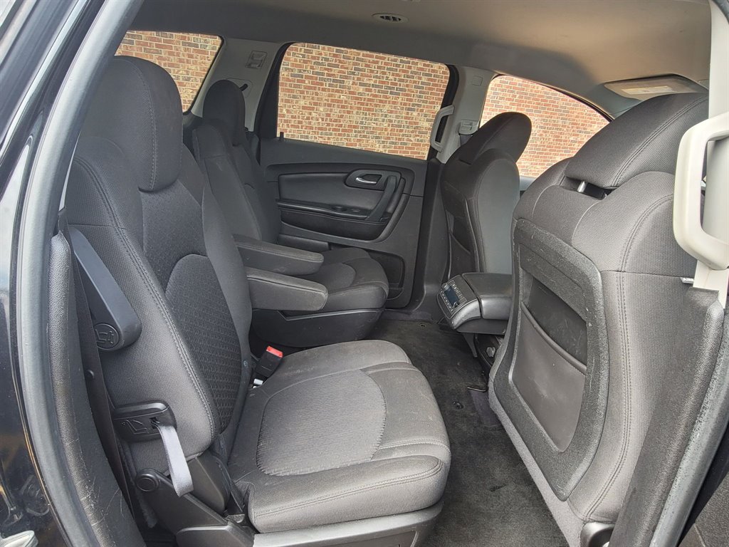 2010 Chevrolet Traverse LT photo