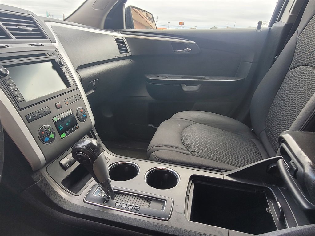 2010 Chevrolet Traverse LT photo