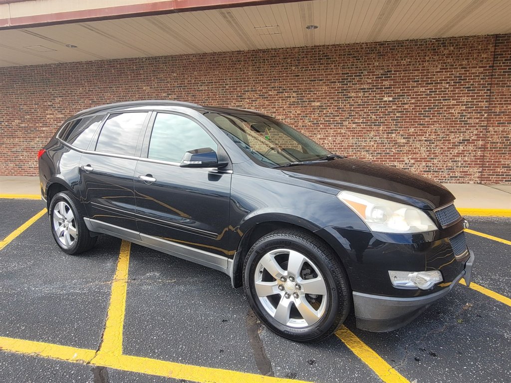 2010 Chevrolet Traverse LT photo