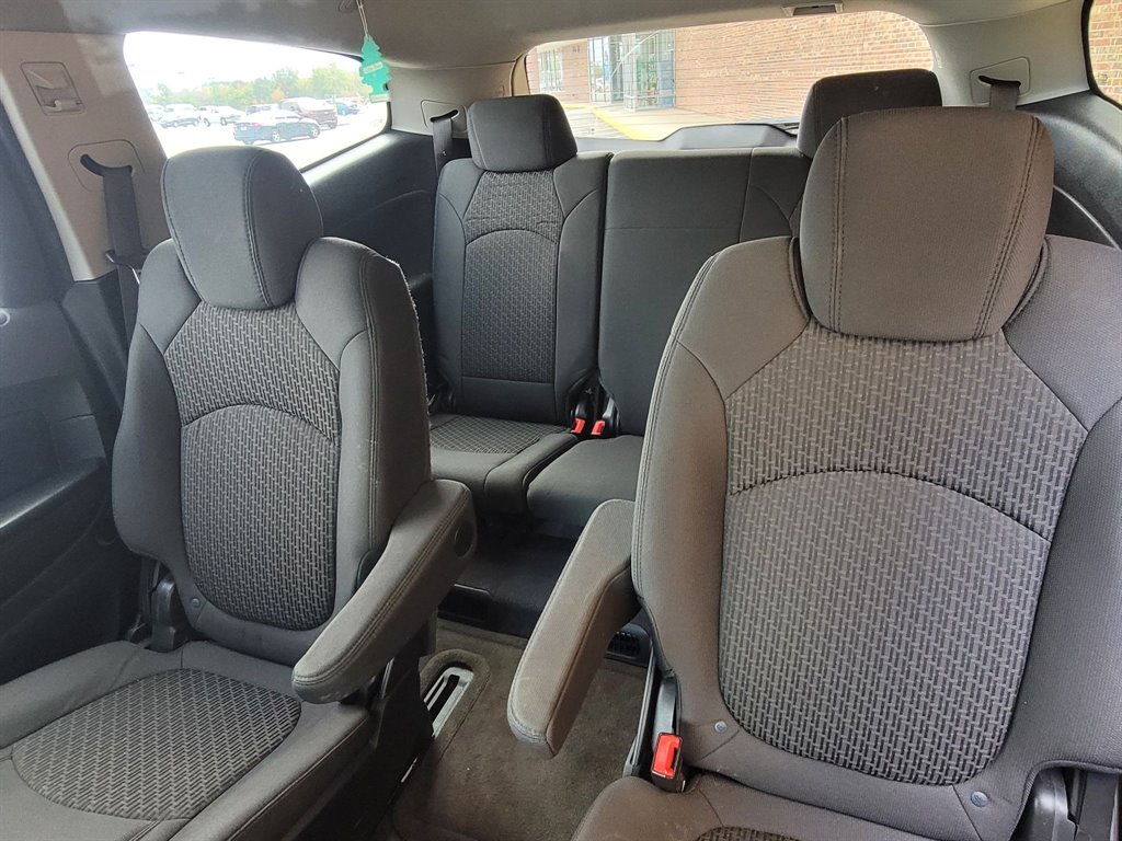 2010 Chevrolet Traverse LT photo