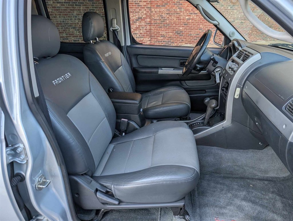 2003 Nissan Frontier SC-V6 photo