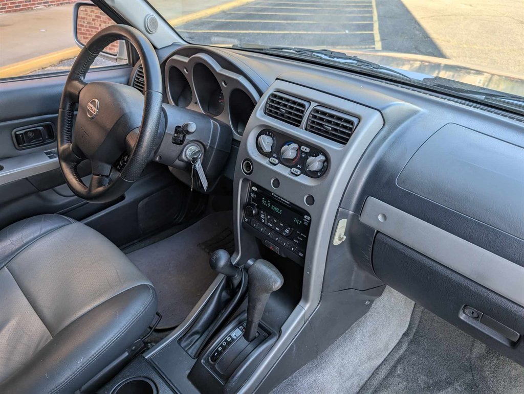 2003 Nissan Frontier SC-V6 photo