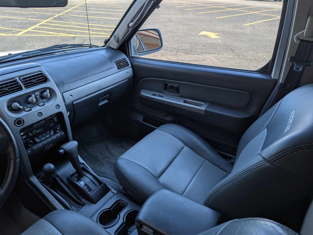 2003 Nissan Frontier SC-V6 photo