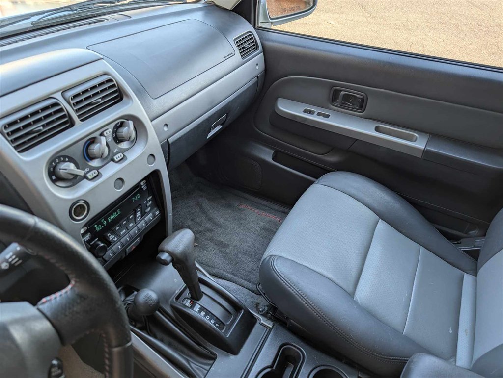 2003 Nissan Frontier SC-V6 photo