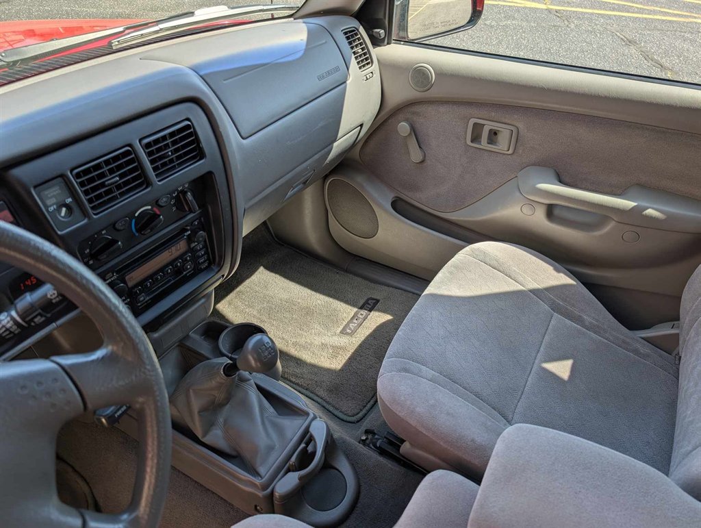 2004 Toyota Tacoma photo