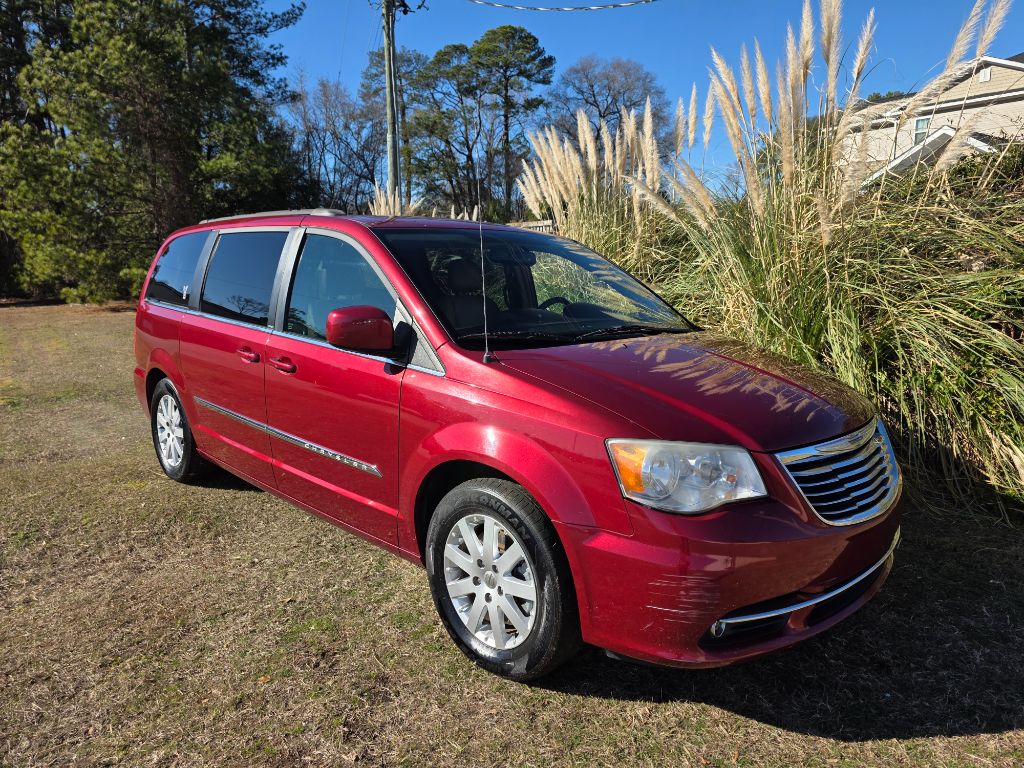 2014 Chrysler Town & Country - $7,980