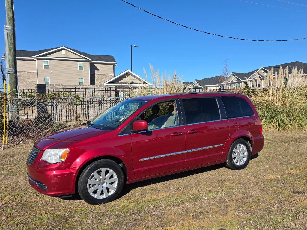 2014 Chrysler Town & Country - $7,980