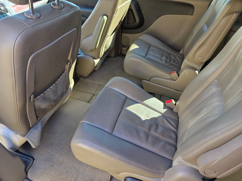 2014 Chrysler Town & Country - $7,980