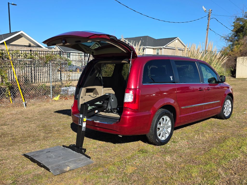 2014 Chrysler Town & Country - $7,980
