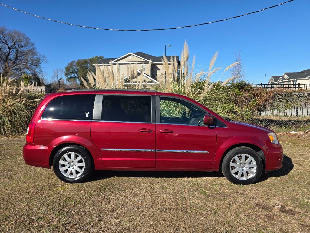 2014 Chrysler Town & Country - $7,980