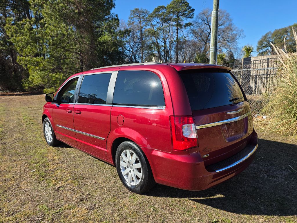 2014 Chrysler Town & Country - $7,980