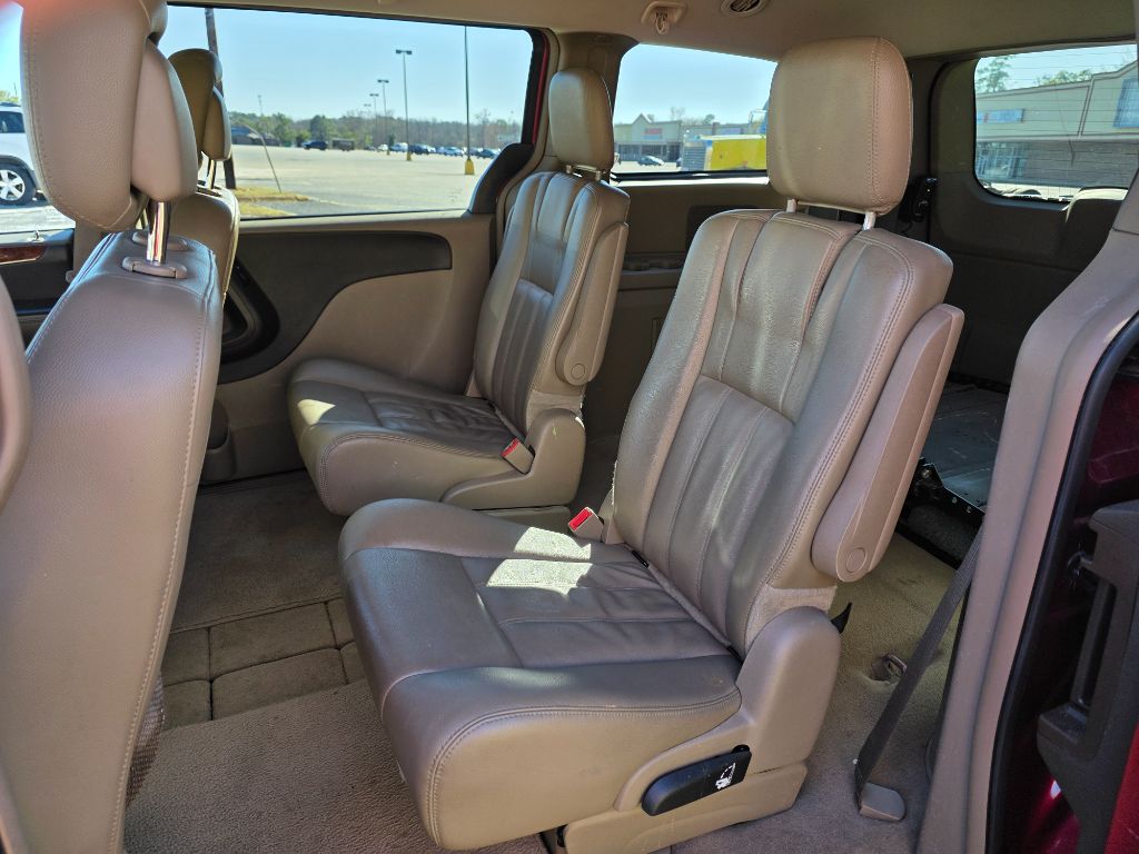 2014 Chrysler Town & Country - $7,980