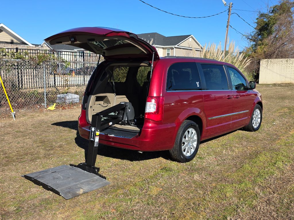2014 Chrysler Town & Country - $7,980