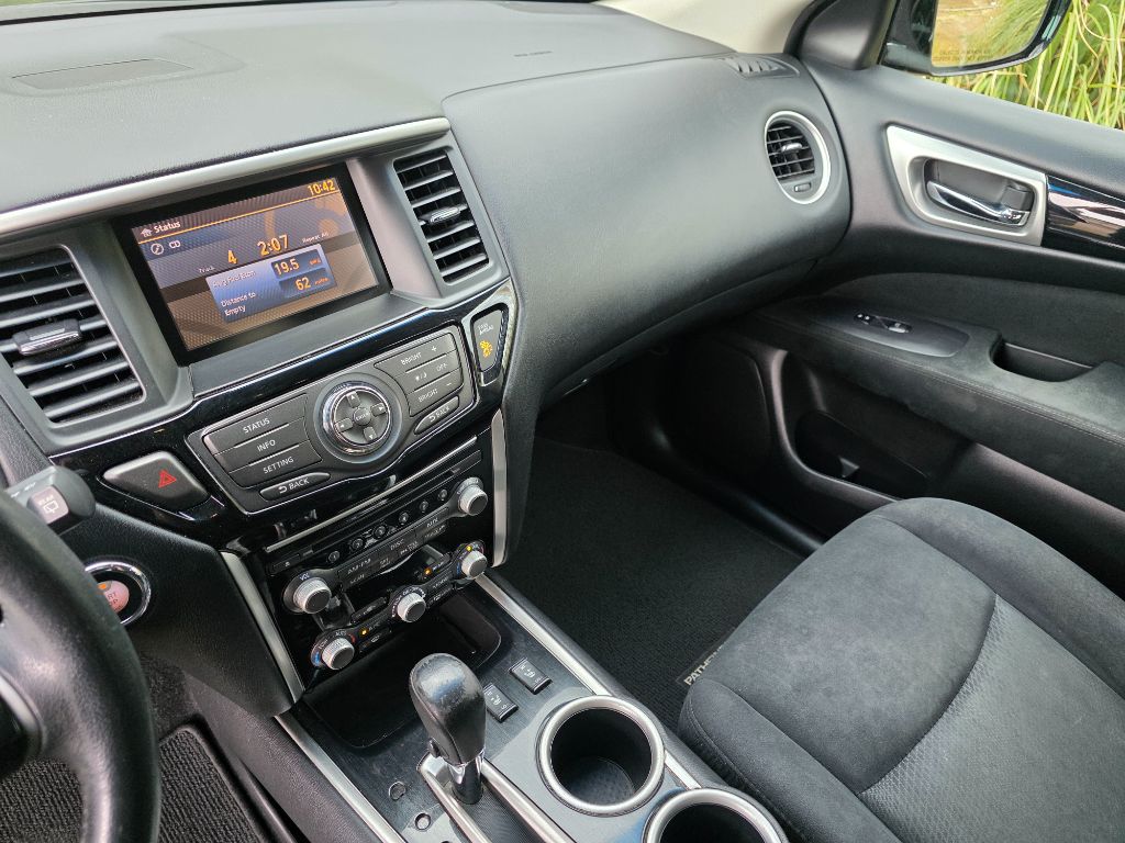 2016 Nissan Pathfinder - $6,980