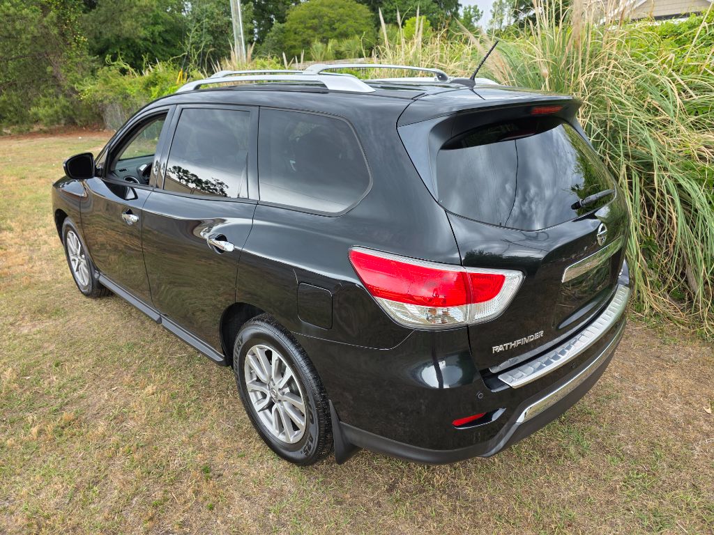 2016 Nissan Pathfinder - $6,980