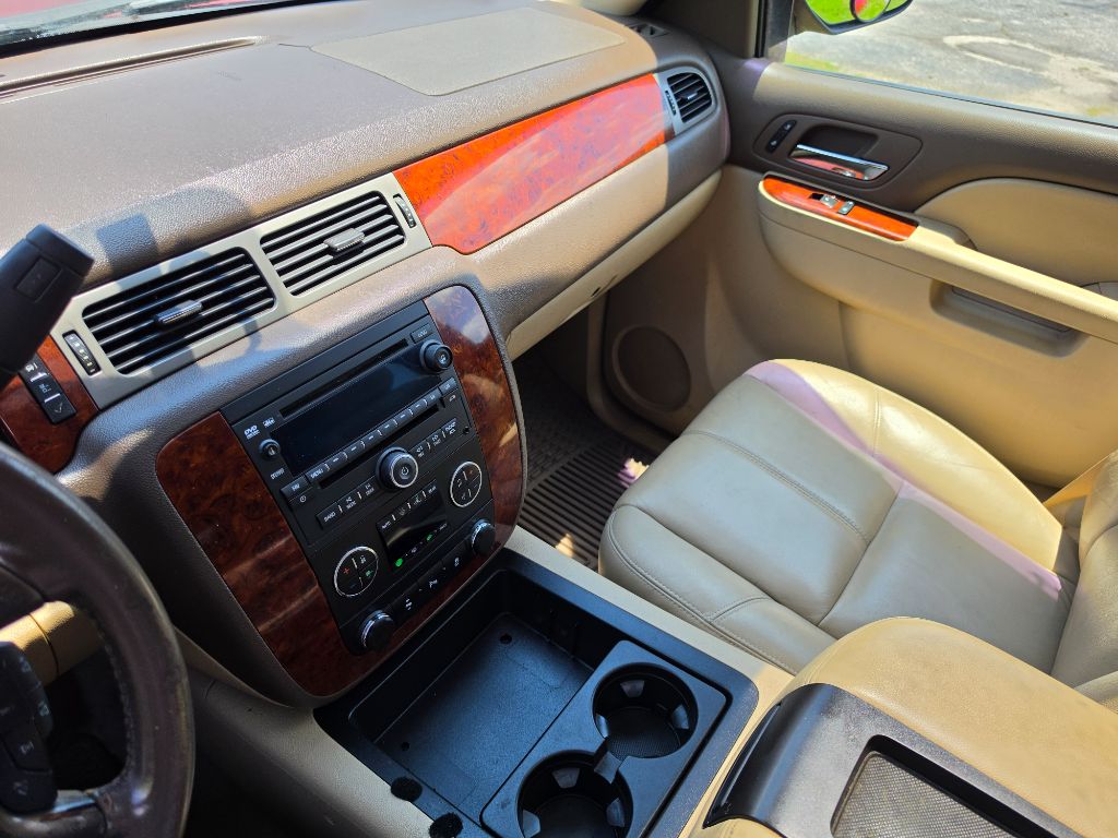 2014 Chevrolet Suburban - $6,980