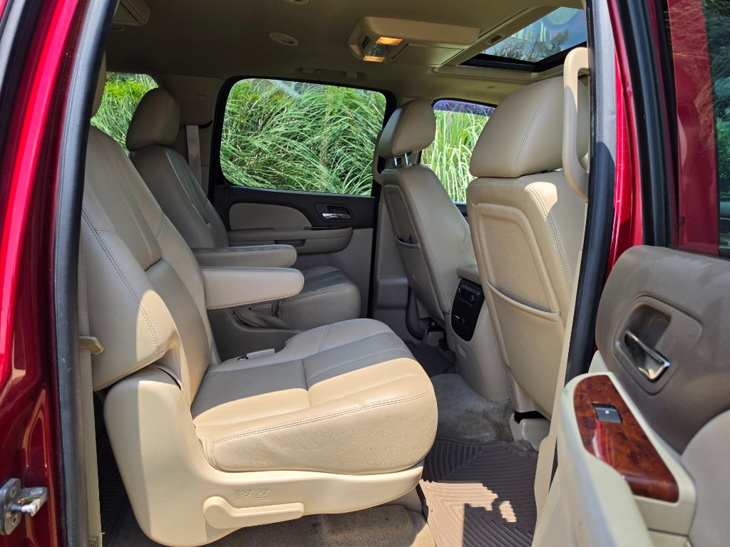 2014 Chevrolet Suburban - $6,980
