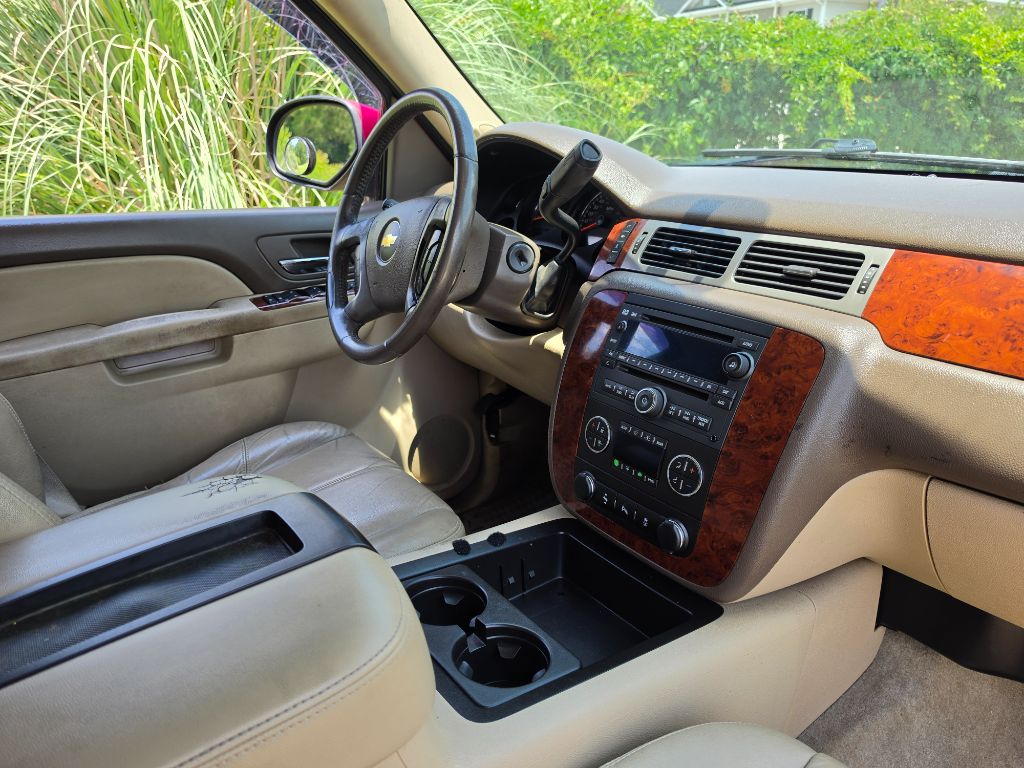 2014 Chevrolet Suburban - $6,980