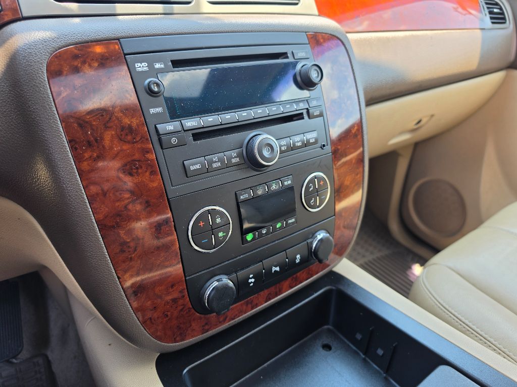 2014 Chevrolet Suburban - $6,980