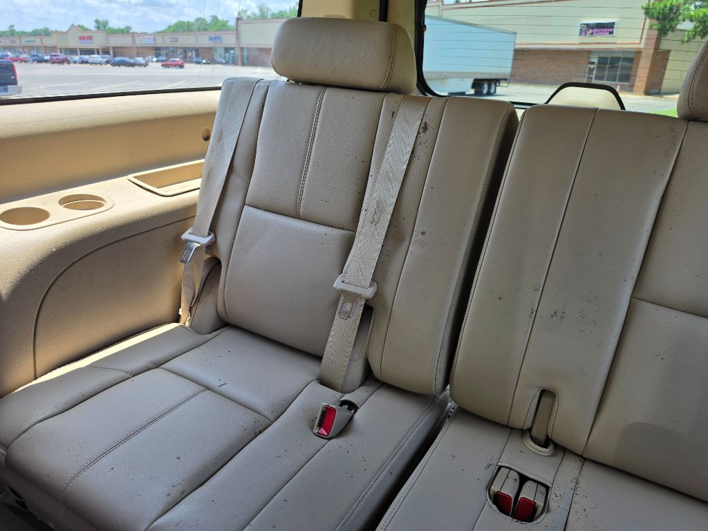 2014 Chevrolet Suburban - $6,980