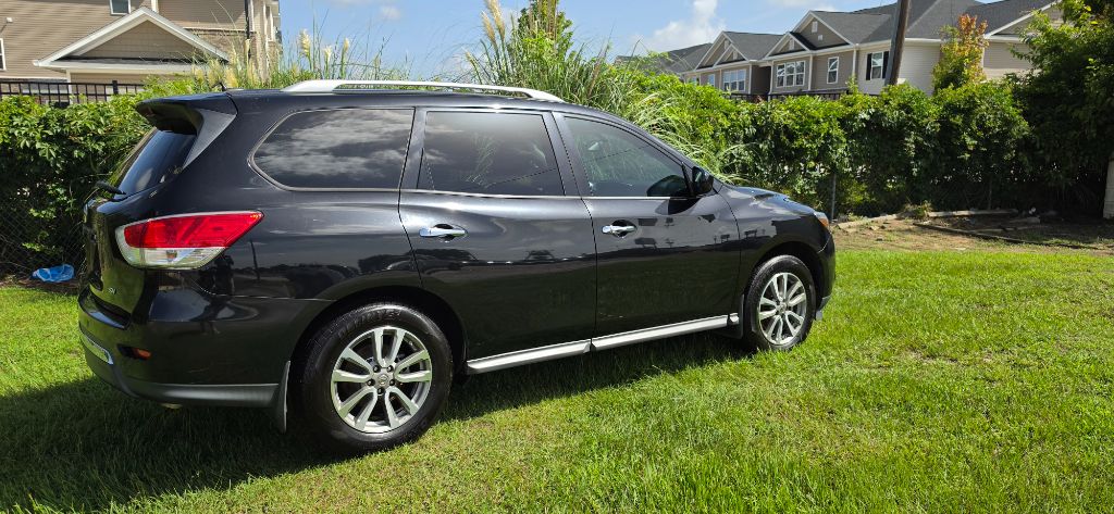 2016 Nissan Pathfinder - $5,980