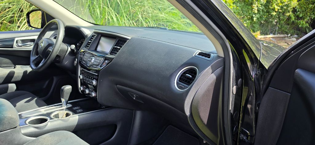2016 Nissan Pathfinder - $5,980