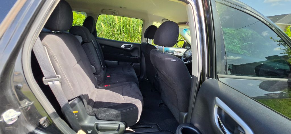 2016 Nissan Pathfinder - $5,980