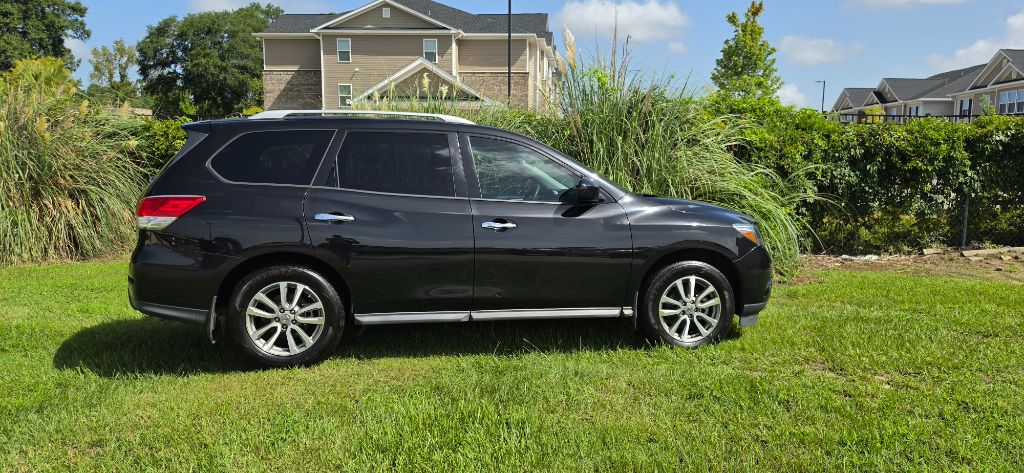 2016 Nissan Pathfinder - $5,980