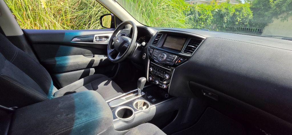 2016 Nissan Pathfinder - $5,980