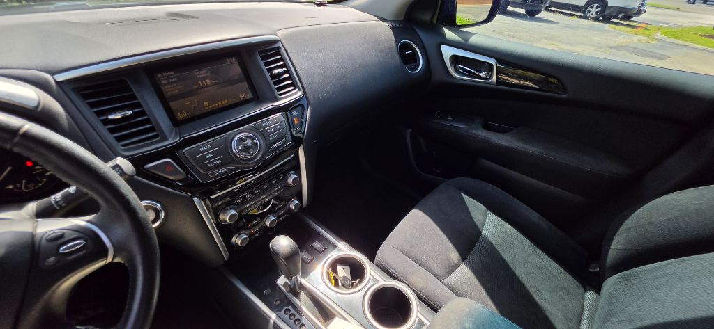 2016 Nissan Pathfinder - $5,980