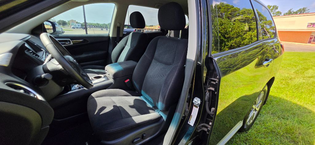 2016 Nissan Pathfinder - $5,980