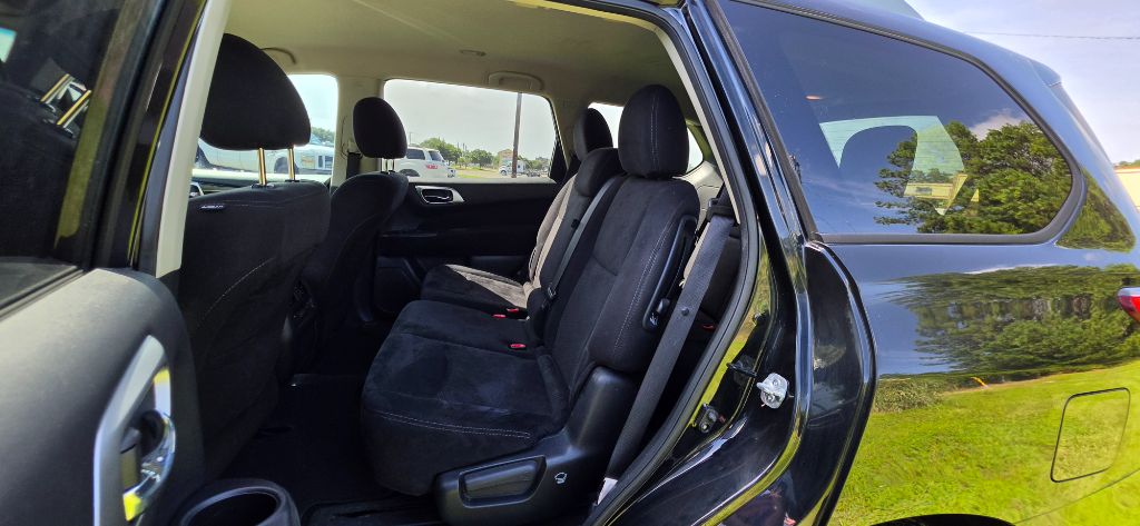 2016 Nissan Pathfinder - $5,980