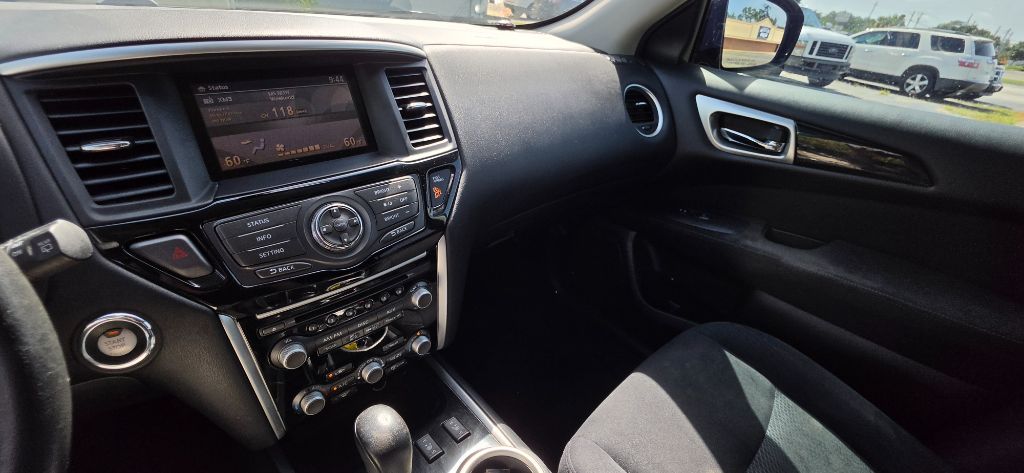 2016 Nissan Pathfinder - $5,980