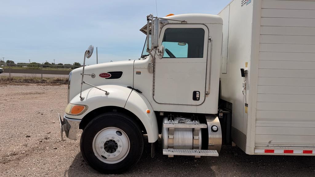 2011 PETERBILT 387 - $22,981