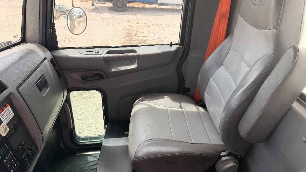 2011 PETERBILT 387 - $22,981