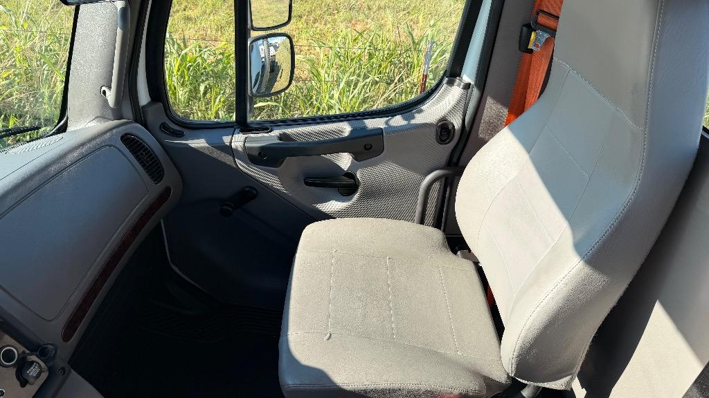 2014 Freightliner M2 - $25,857