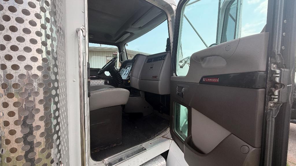 2016 Kenworth T3 Series - $25,457