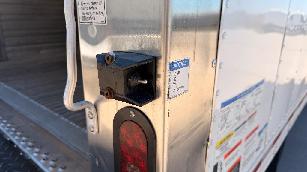 2019 Hino 195