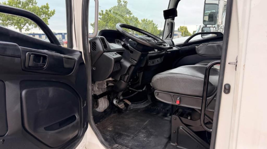 2014 Hino Conventional Type Truck - $19,995