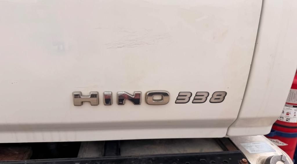 2014 Hino Conventional Type Truck - $19,995
