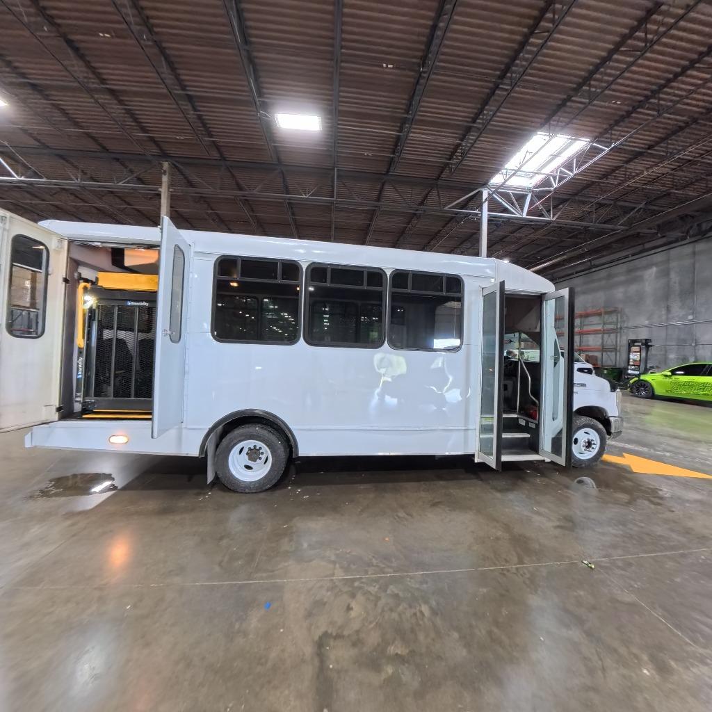 2014 Ford E-450