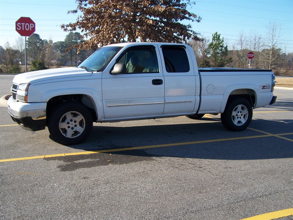 The 2006 Chevrolet Silverado 1500 Work Truck photos